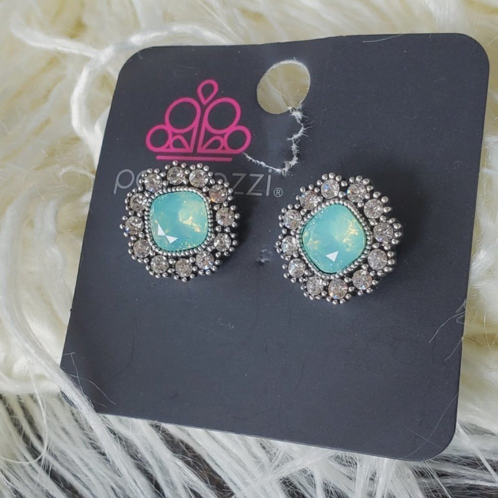 Silver Paparazzi Stud Earrings 🌴